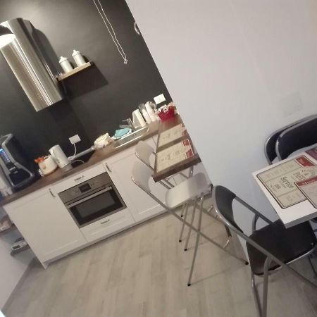ホテルR&B Via Barozzi 6 ボローニャ エクステリア 写真