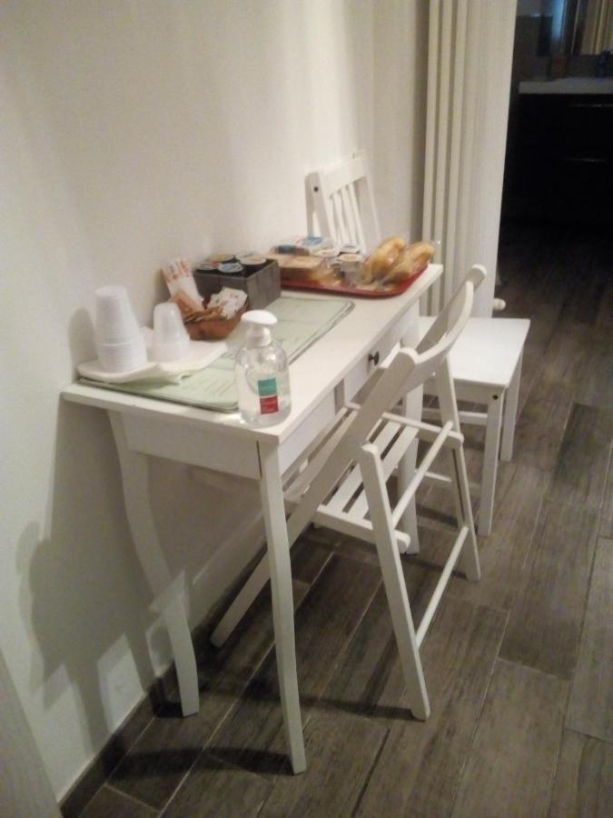ホテルR&B Via Barozzi 6 ボローニャ エクステリア 写真